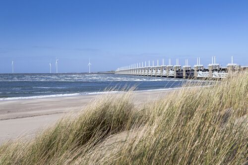 Stormvloedkering Noord-Beveland zijde.jpg